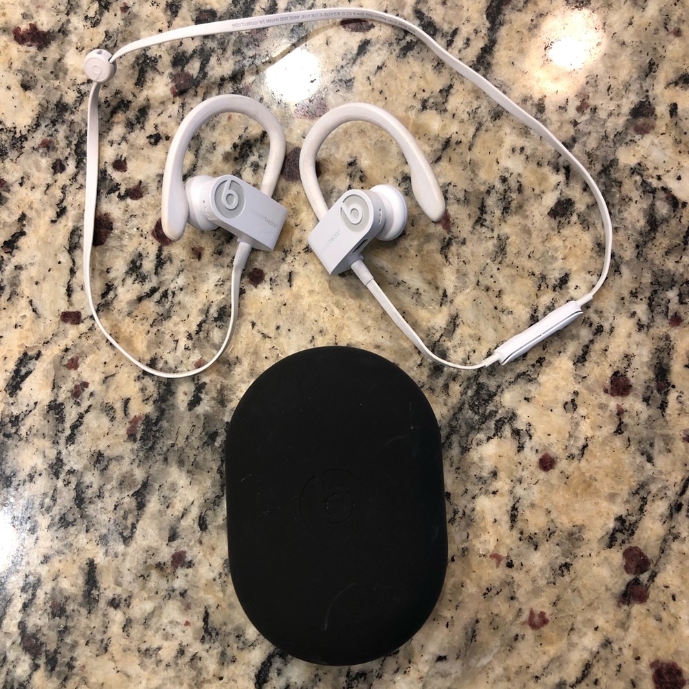 White Power Beats 3 Bluetooth Headphones